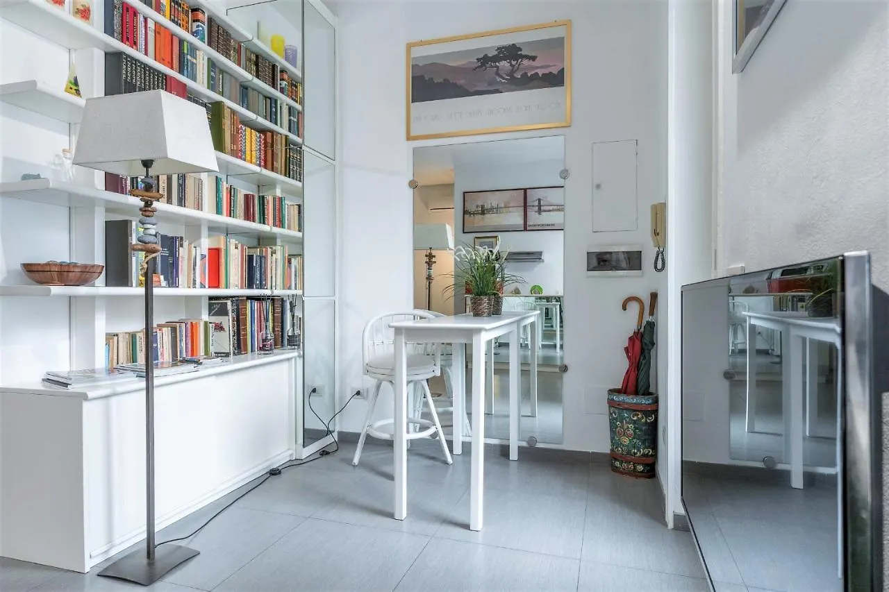 Apartment Ferienwohnung S. Ambrogio Square Mailand