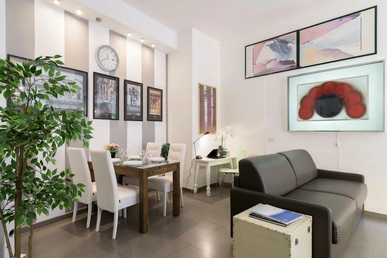 Apartment Ferienwohnung S. Ambrogio Square Mailand